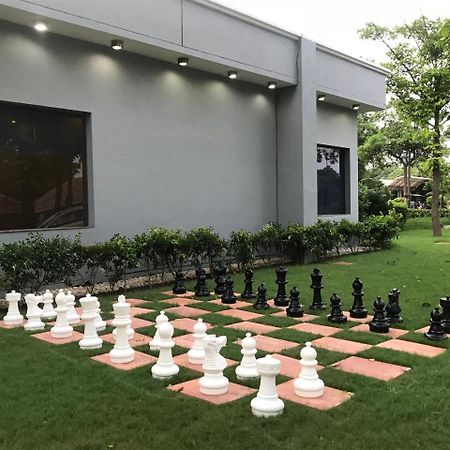 Shri Radha Brij Vasundhara Resort & Spa Govardhan Buitenkant foto