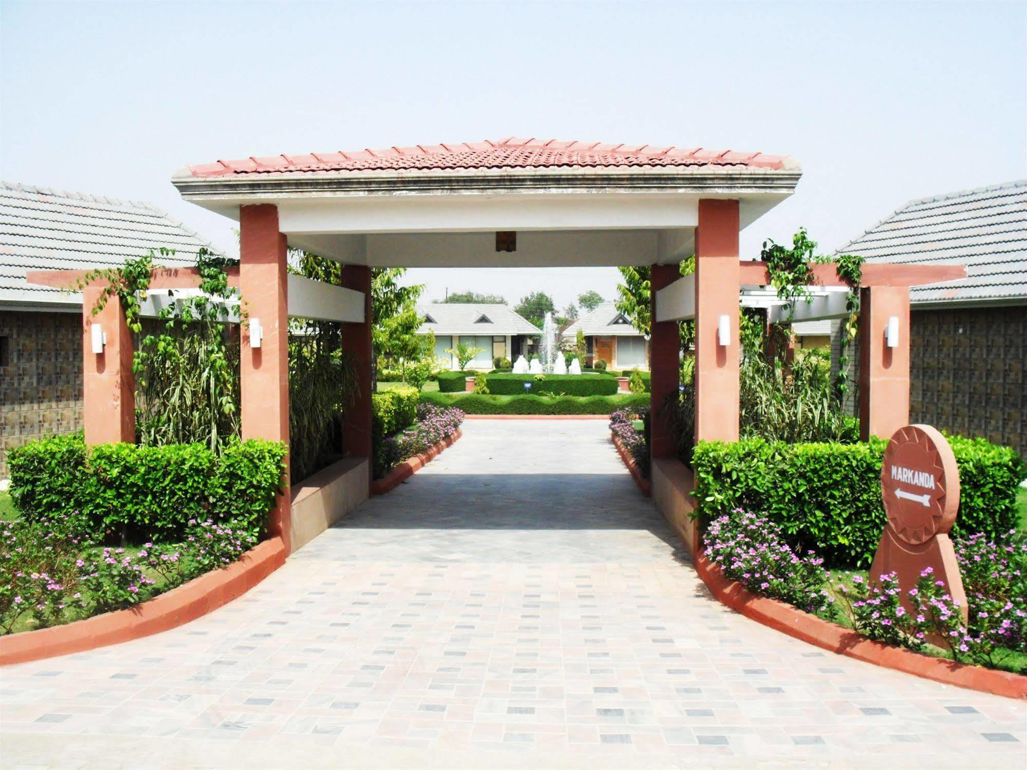 Shri Radha Brij Vasundhara Resort & Spa Govardhan Buitenkant foto