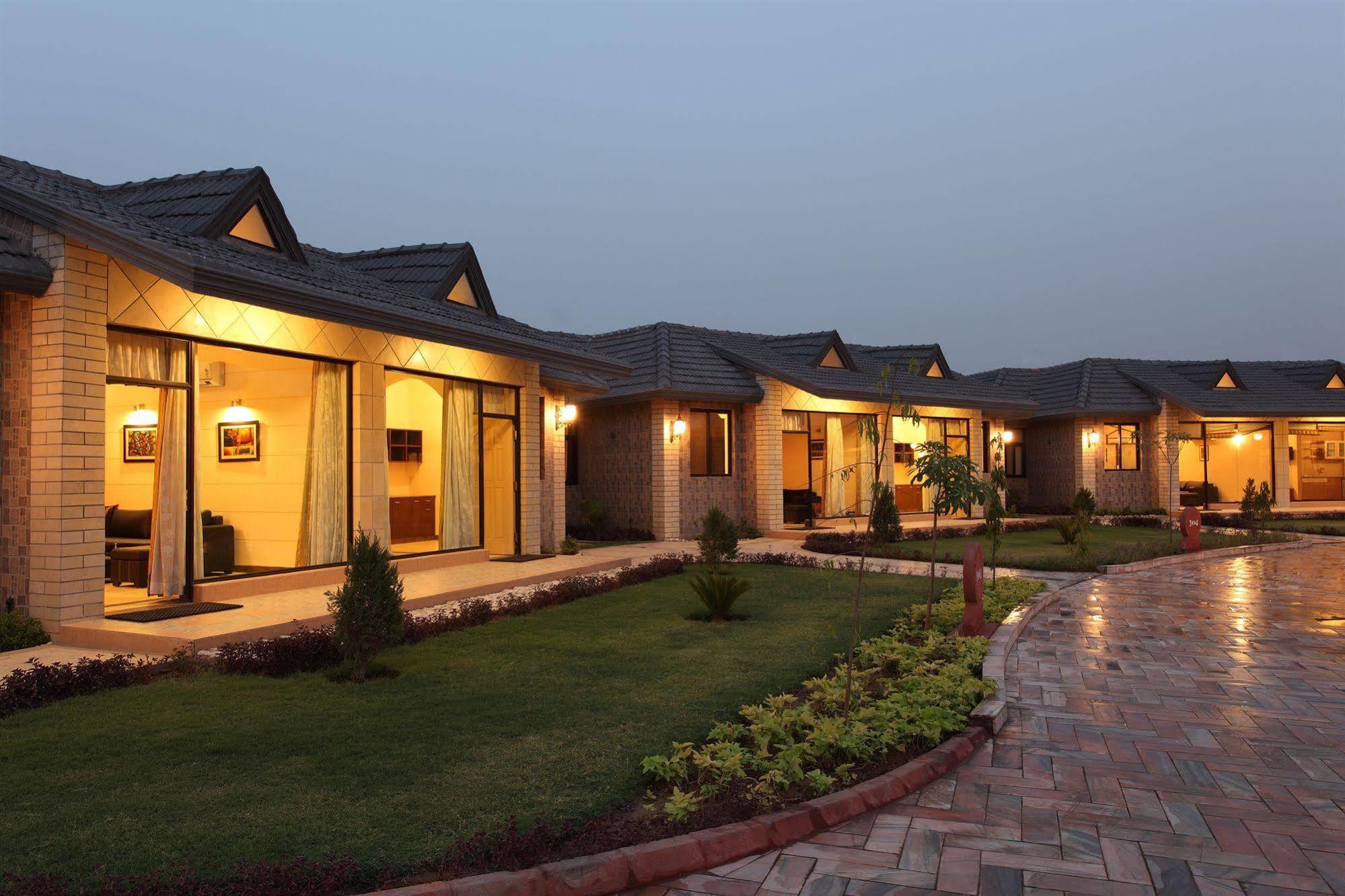 Shri Radha Brij Vasundhara Resort & Spa Govardhan Buitenkant foto