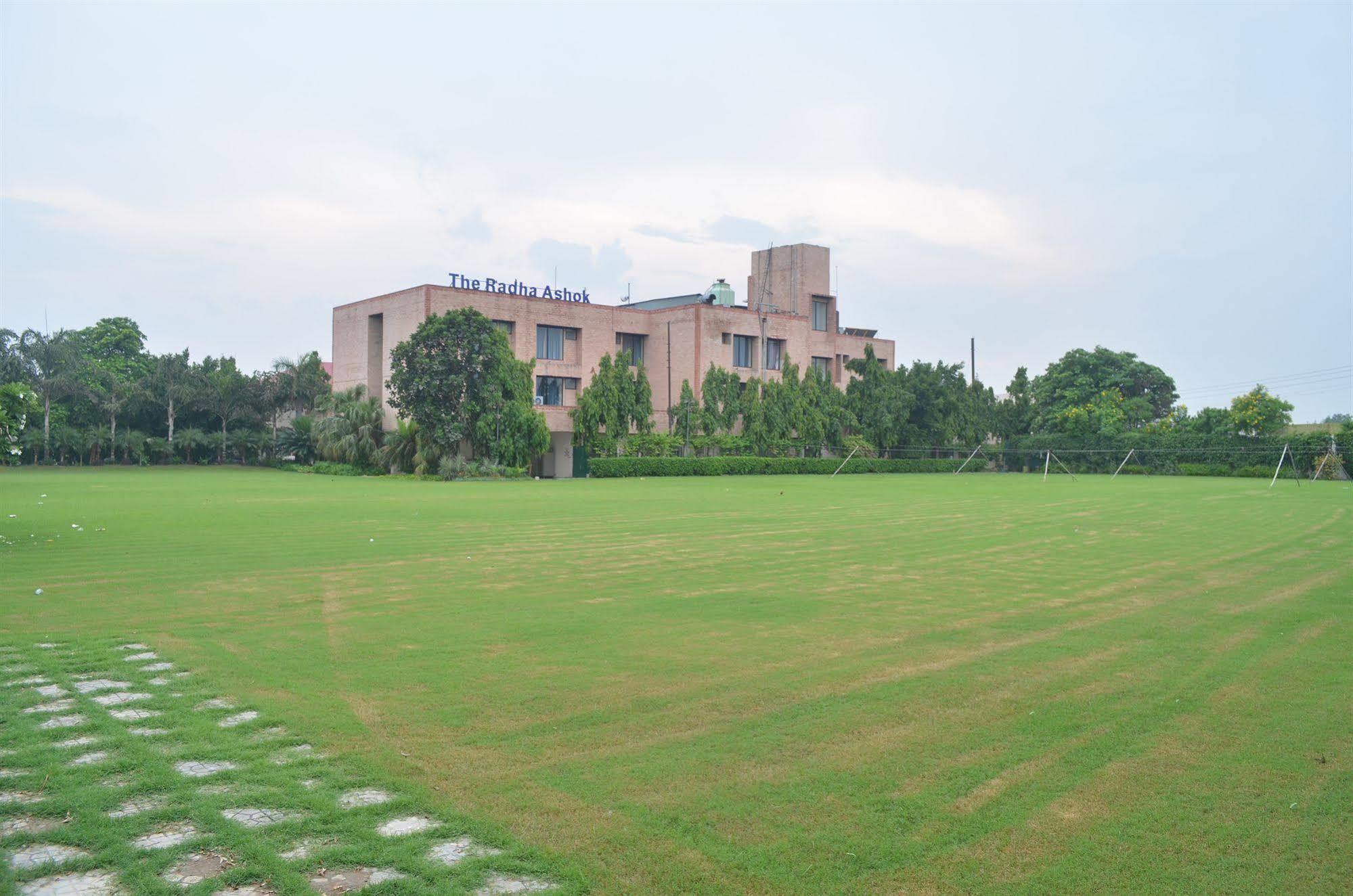 Shri Radha Brij Vasundhara Resort & Spa Govardhan Buitenkant foto