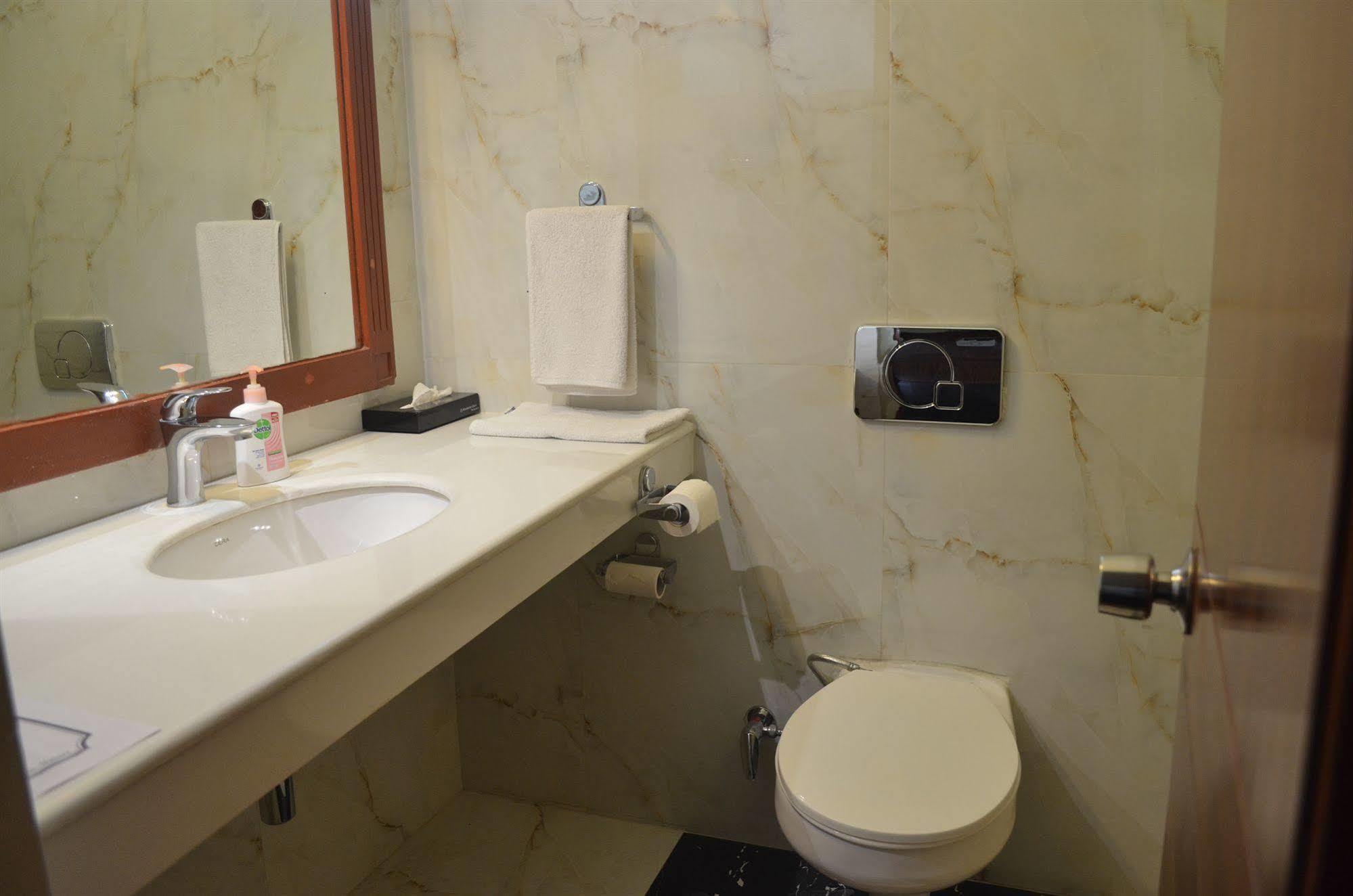 Shri Radha Brij Vasundhara Resort & Spa Govardhan Buitenkant foto