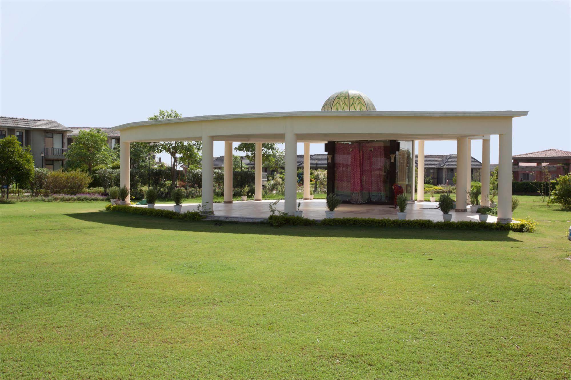 Shri Radha Brij Vasundhara Resort & Spa Govardhan Buitenkant foto