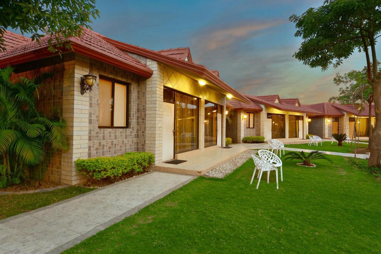 Shri Radha Brij Vasundhara Resort & Spa Govardhan Buitenkant foto